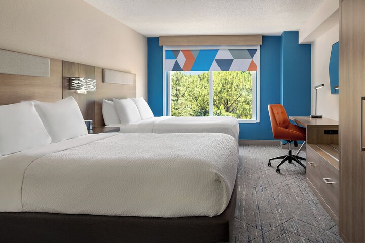 1 Queen Bed (2 of 16)