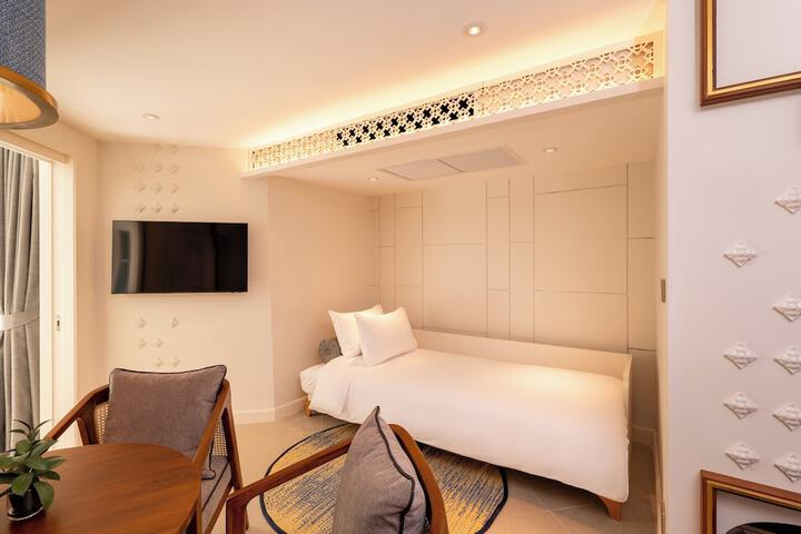 Room 90 of 310