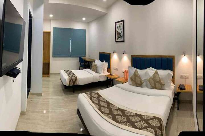 Room 12 of 24