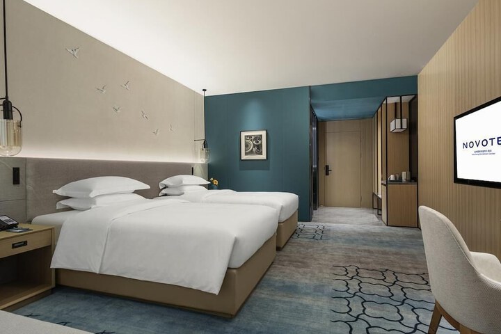 Room 5 of 35