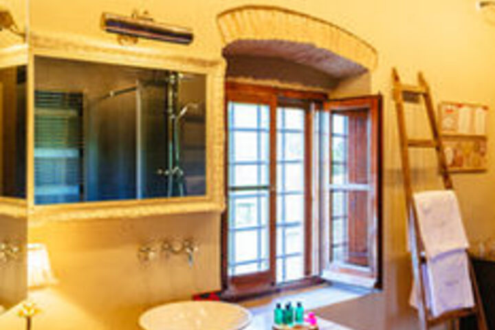 Room 5 of 99