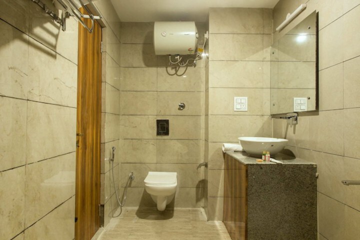 Room 8 of 9
