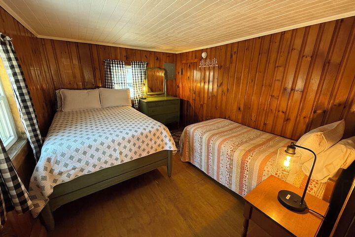 Room 34 of 212