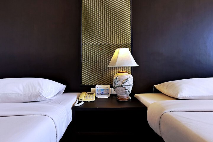 Room 9 of 27