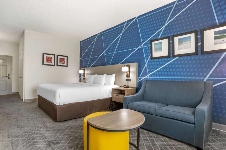 Room 4 of 19