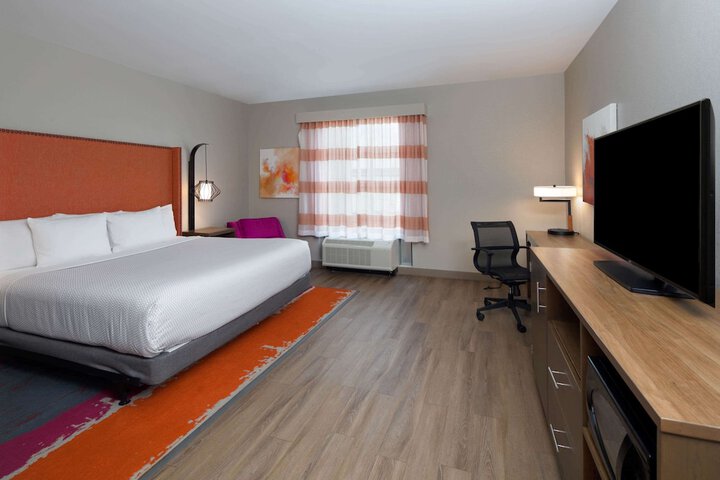 1 King Bed Deluxe Room (12 of 12)