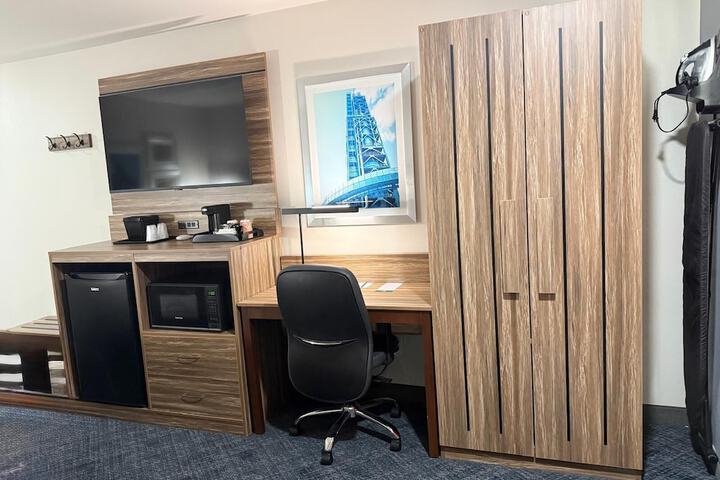 Room 5 of 38