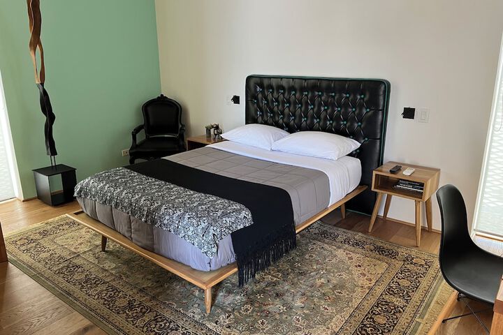 Room 6 of 80