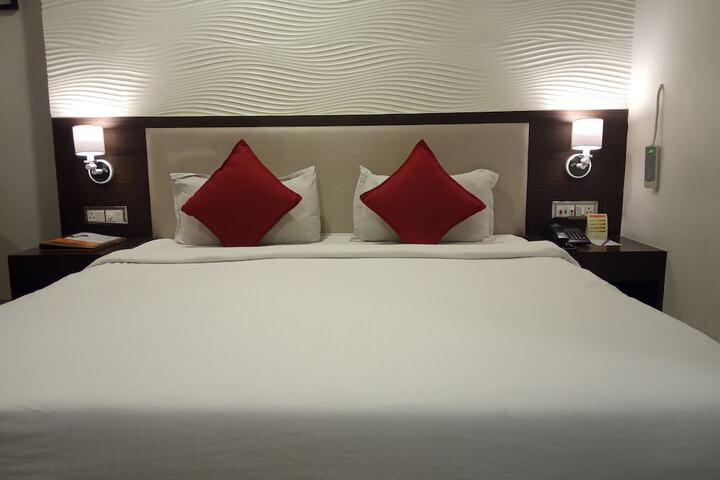 Room 4 of 18
