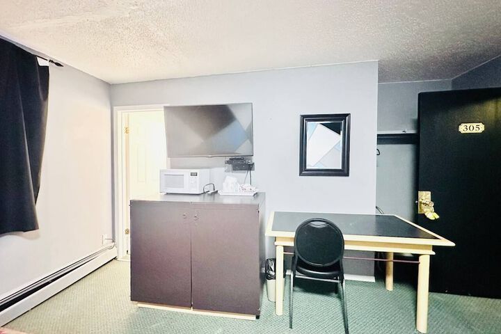 Room 4 of 15