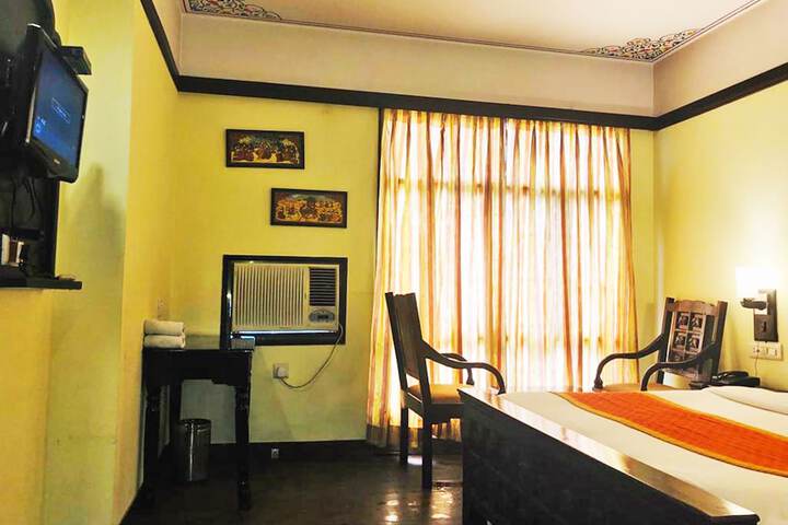 Room 8 of 20