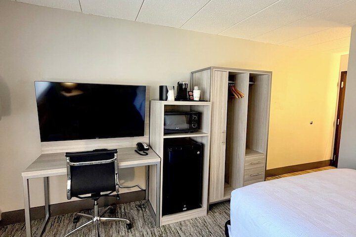 Room 48 of 100