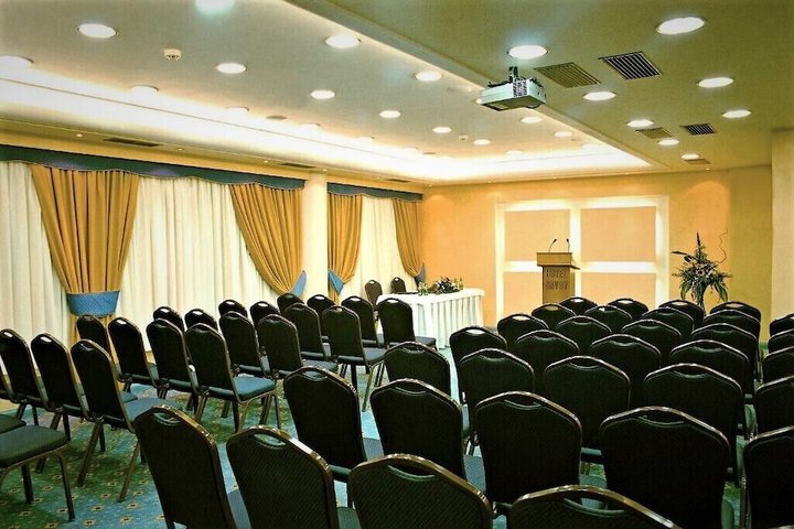 Business Center 72 of 116