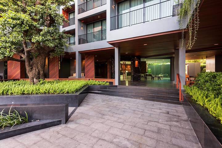 Hotel Exterior 53 of 67
