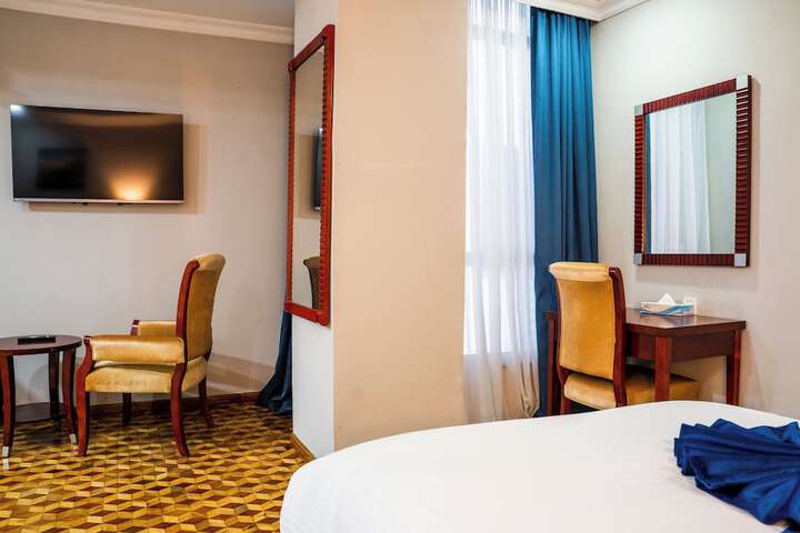 Room 15 of 108