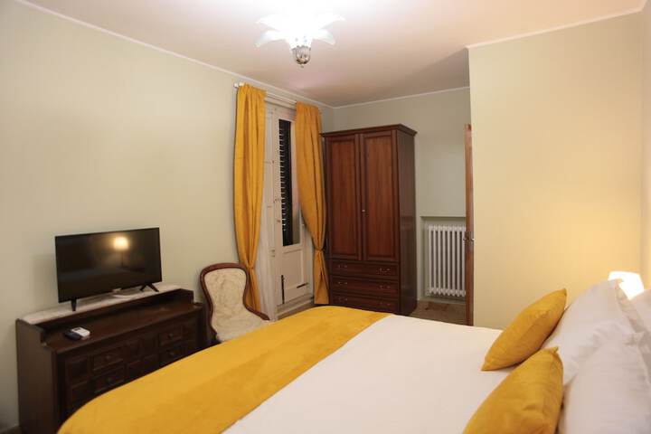Room 4 of 10