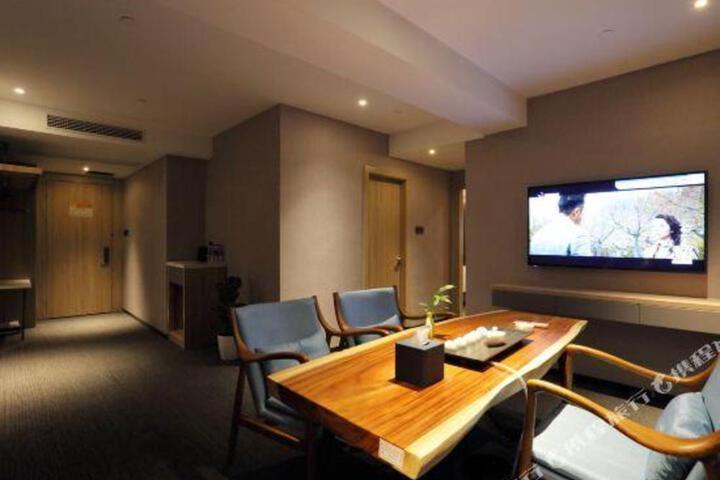 Fenghua Hotel