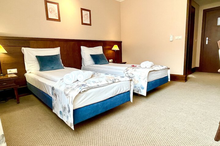 Room 25 of 40