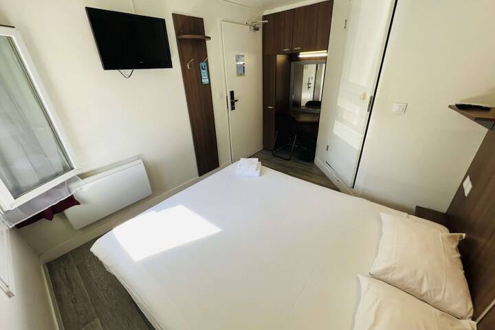 Room 27 of 51