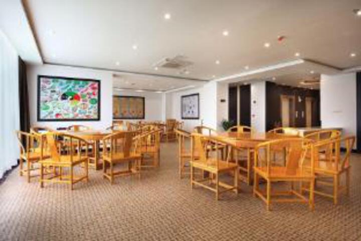 Lichenghua Mansion All Suites Hotel (Guilin Liangjiang Sihu High-speed Railway Station)