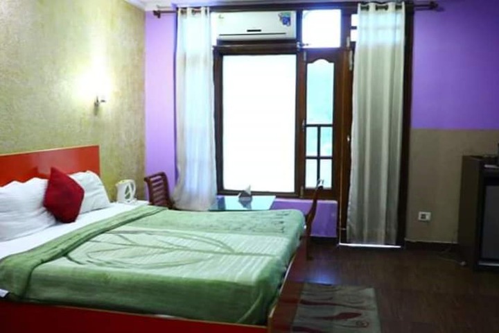 Room 4 of 15
