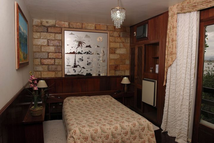 Room 13 of 42