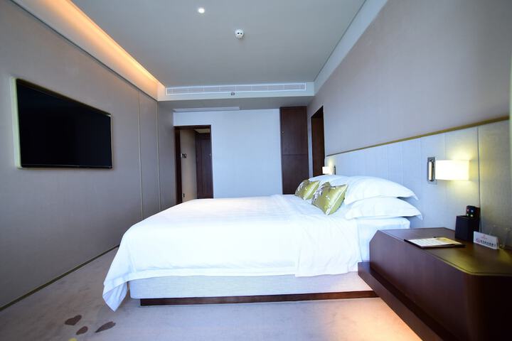 Room 9 of 40