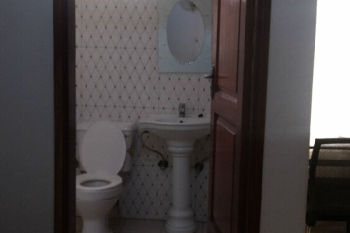 Room 4 of 35