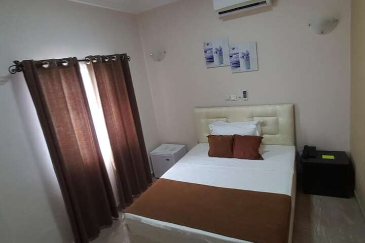 Room 25 of 137