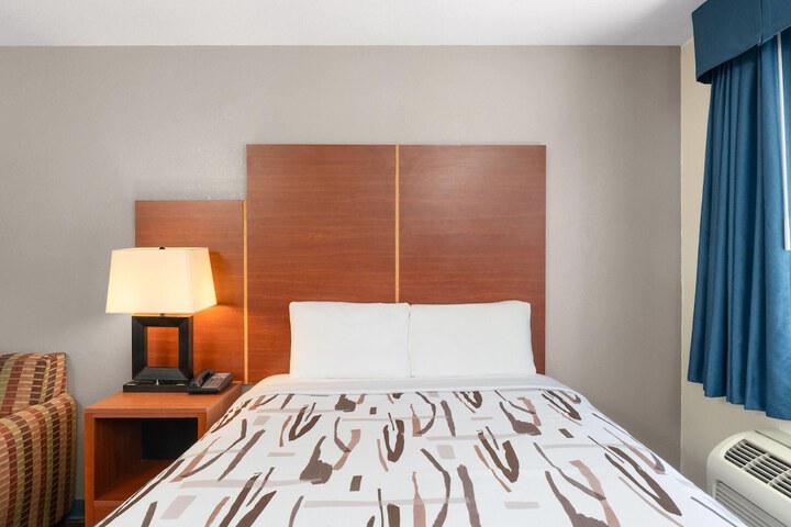 Room 10 of 35
