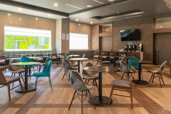 Breakfast/Coffee Service 32 of 46