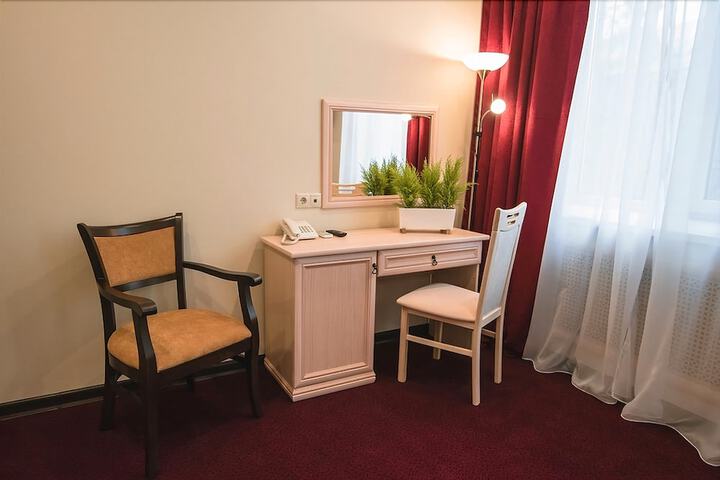 Room 13 of 20