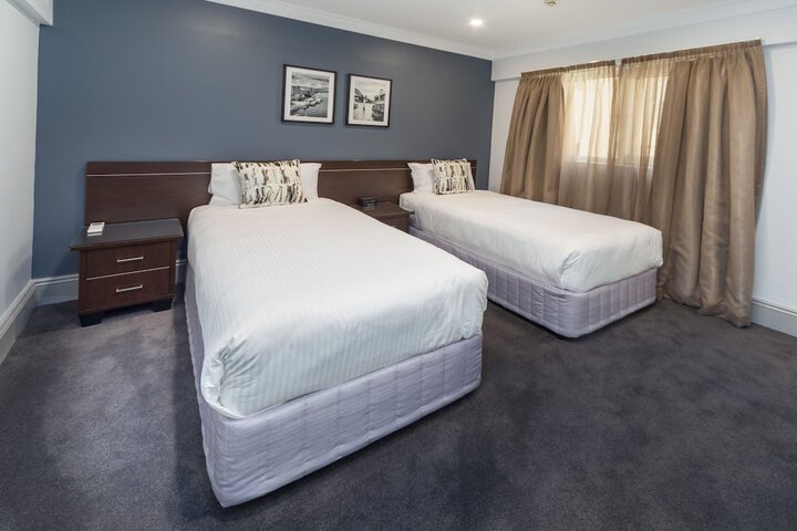 Room 10 of 80