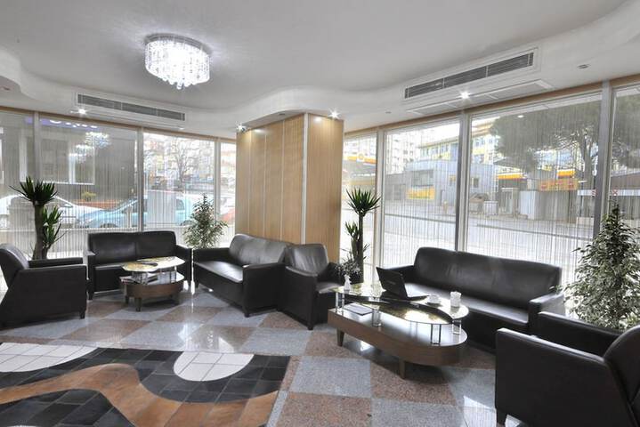 Guest Lobby