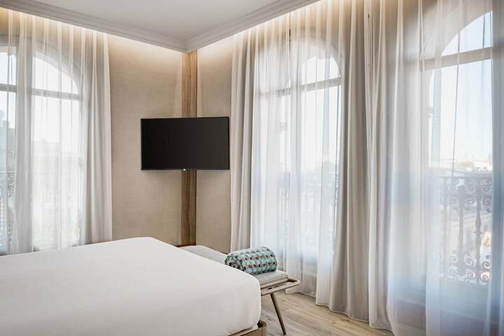 Room 13 of 52