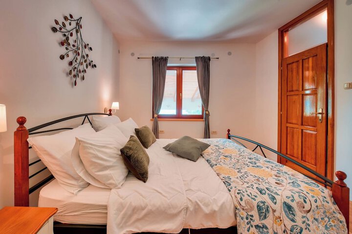 Room 4 of 51