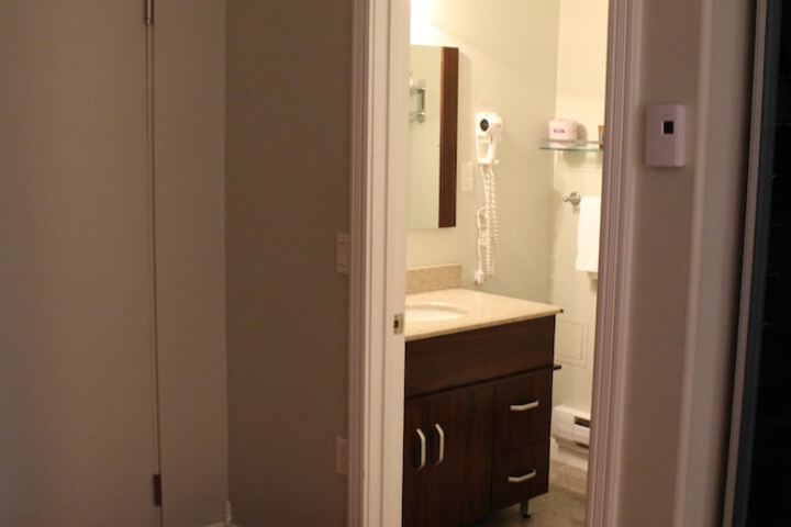 Room 4 of 34