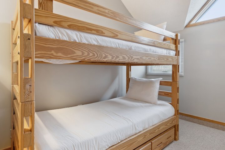 Room 100 of 402