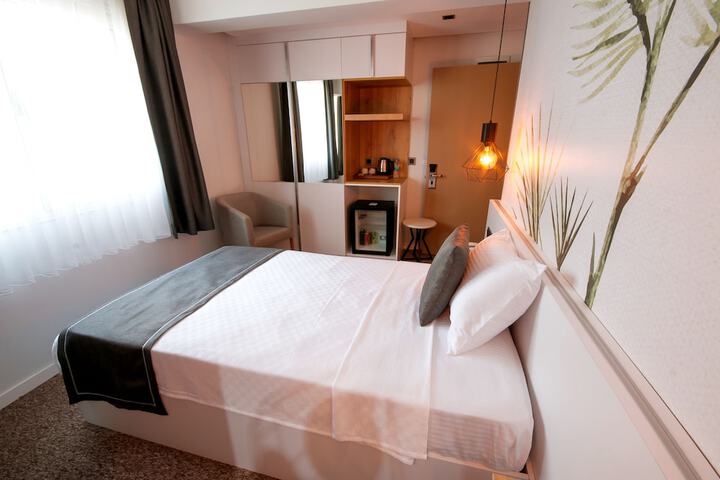 Room 3 of 27