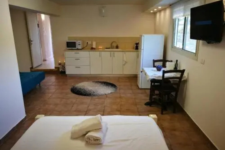 Room 7 of 9