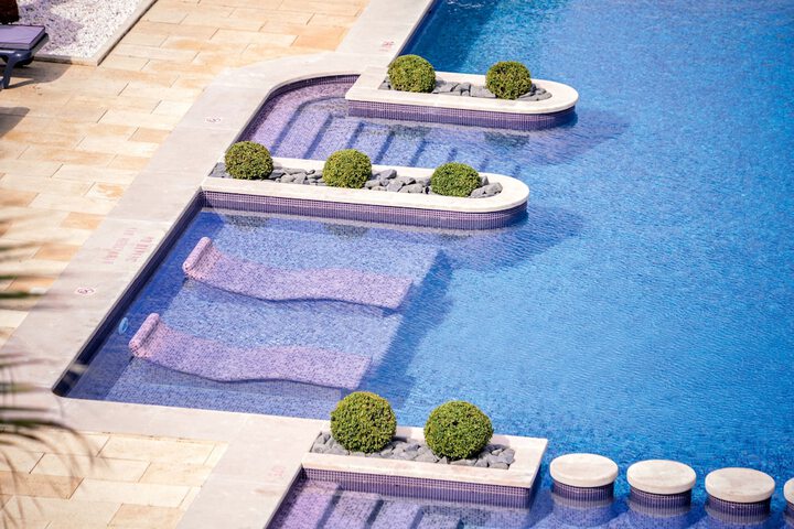 Hotel with Pool
