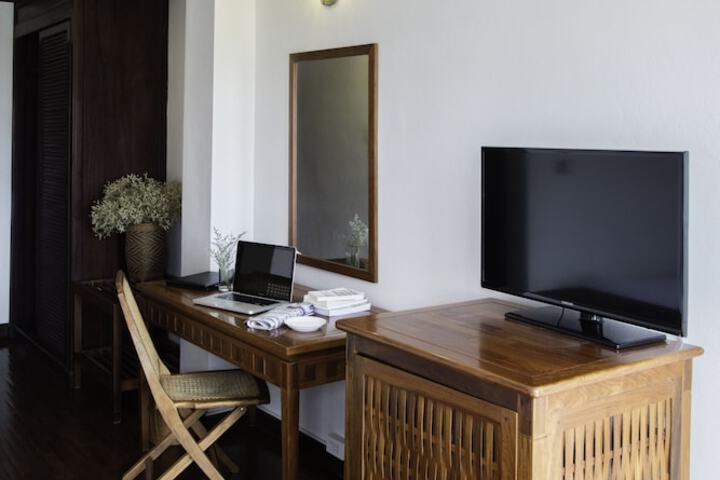 Room 9 of 36
