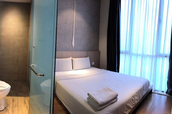 Room 13 of 31