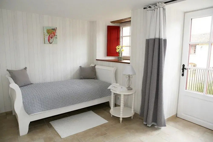 Room 2 of 9