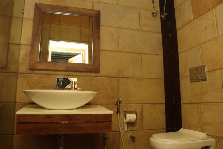 Room 10 of 38