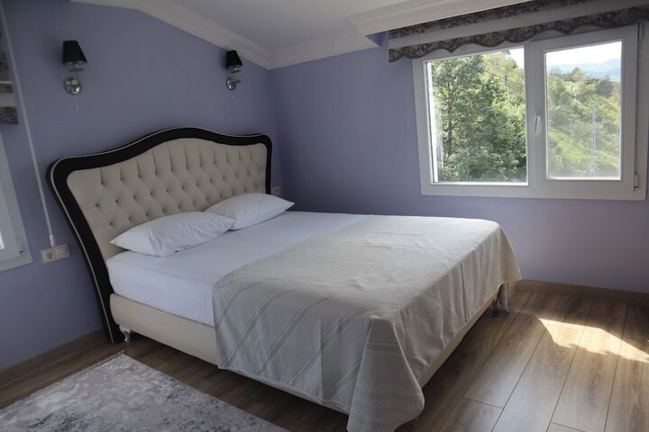 Room 6 of 14