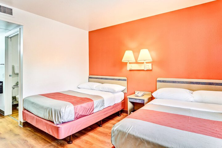 Double Bed Accessible (6 of 17)