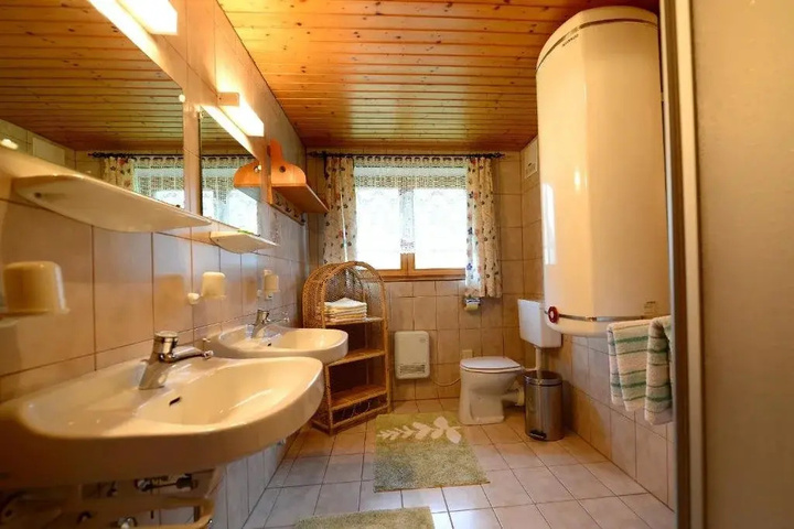 Room 6 of 15