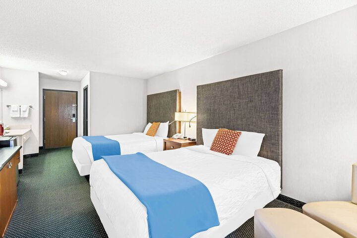 Room 9 of 38