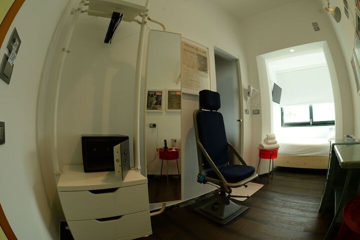 Room 21 of 66